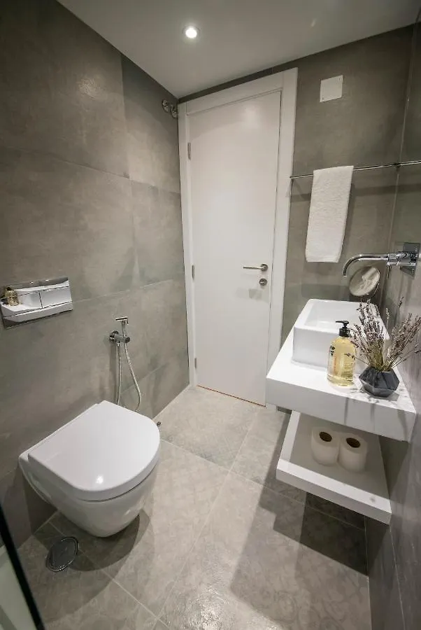Designer Apartment In One Of Lisbon'S Trendiest Quarters