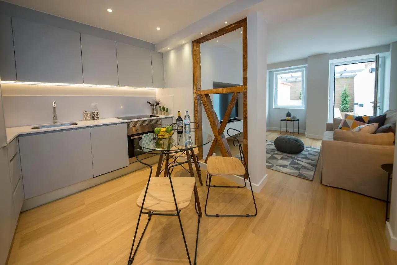 Designer Apartment In One Of Lisbon'S Trendiest Quarters Португалия