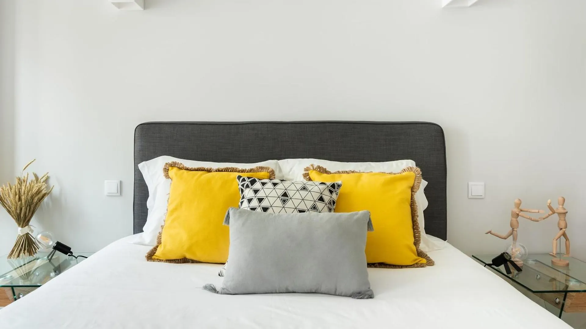 Designer Apartment In One Of Lisbon'S Trendiest Quarters 0*, Лиссабон